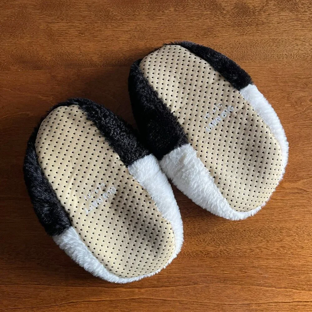Old Navy plush panda slippers 1-2